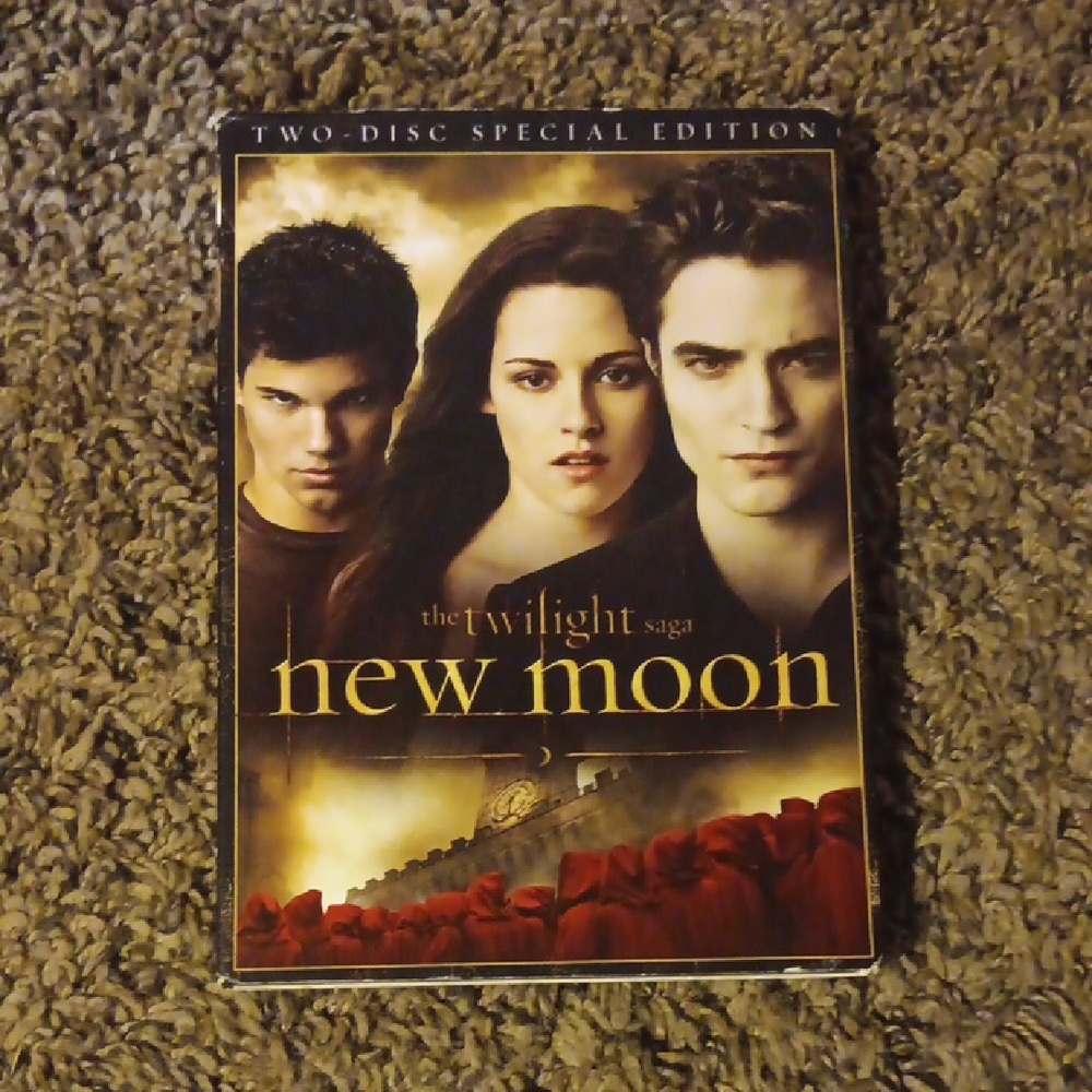 The Twilight Saga: New Moon DVD - Gold & Black Cover